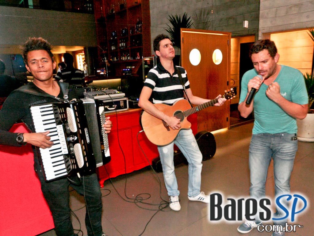 L'Absolu recebeu show acústico com músico Rodrigo Reys L'Absolu recebeu show acústico com músico Rodrigo Reys