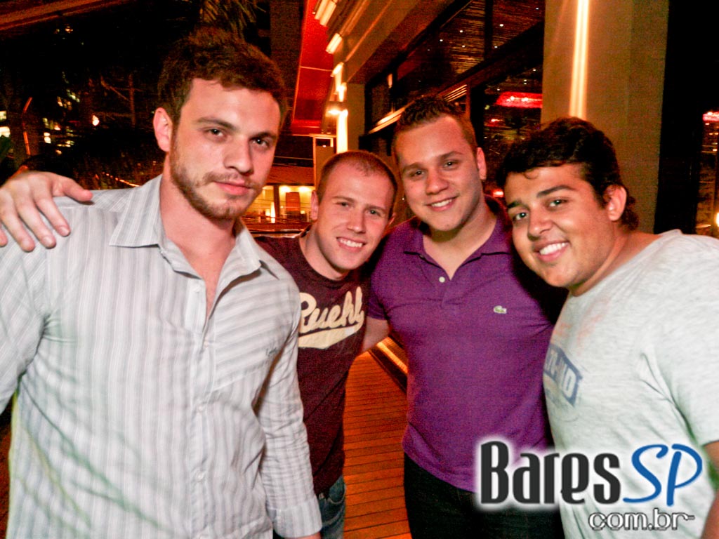 L'Absolu recebeu show acústico com músico Rodrigo Reys L'Absolu recebeu show acústico com músico Rodrigo Reys