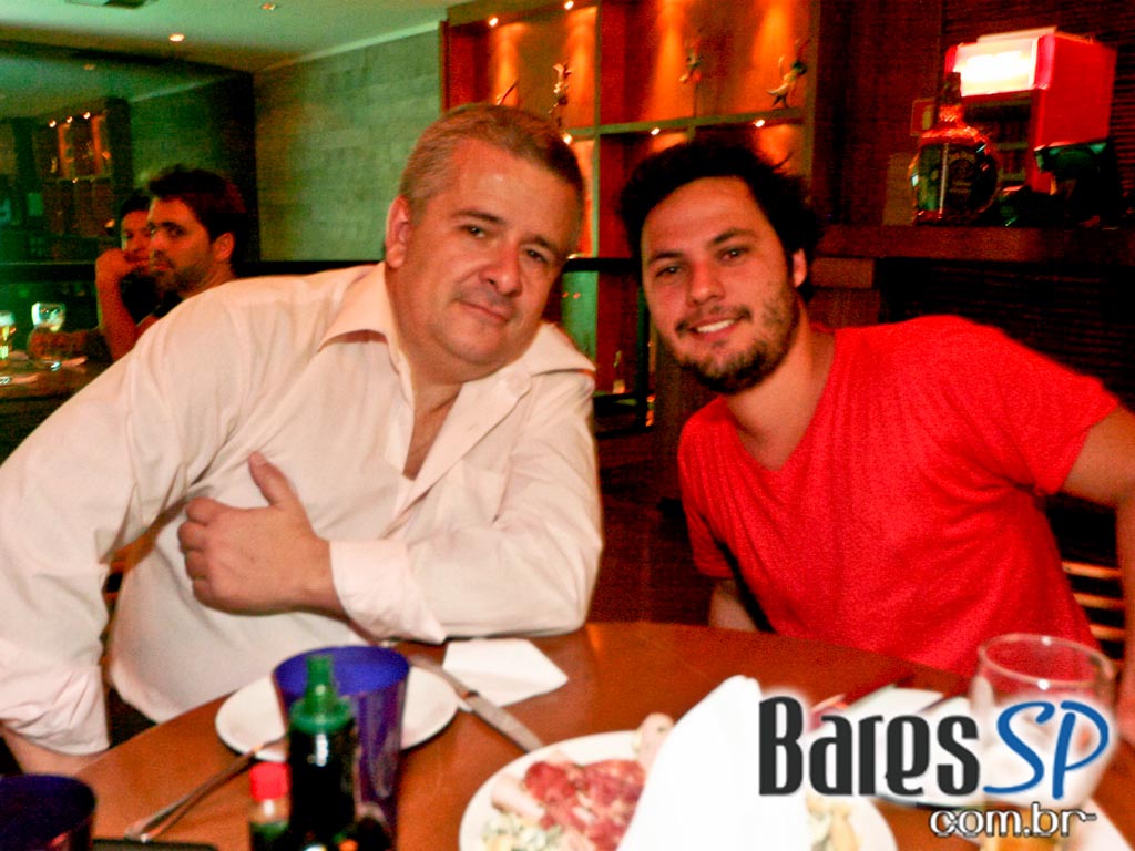 L'Absolu recebeu show acústico com músico Rodrigo Reys L'Absolu recebeu show acústico com músico Rodrigo Reys