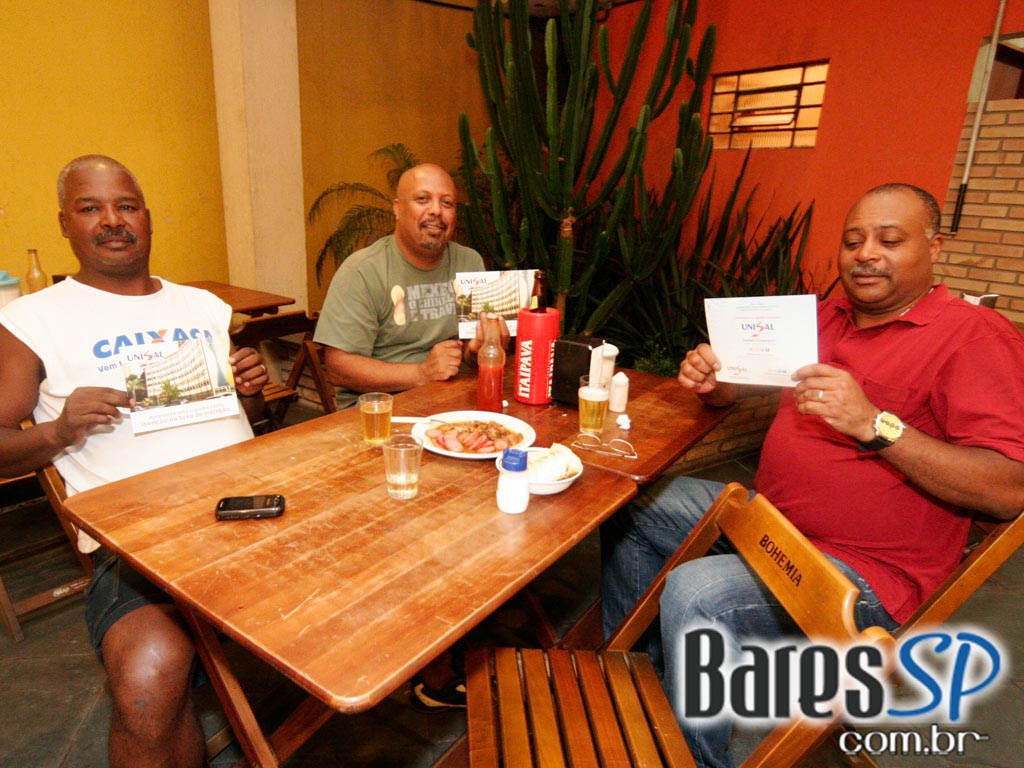Mocofava ofereceu drink e cardápio diversificado, cerveja bem gelada e música ambiente - Ação UNISAL 2011 Mocofava ofereceu drink e cardápio diversificado, cerveja bem gelada e música ambiente - Ação UNISAL 2011