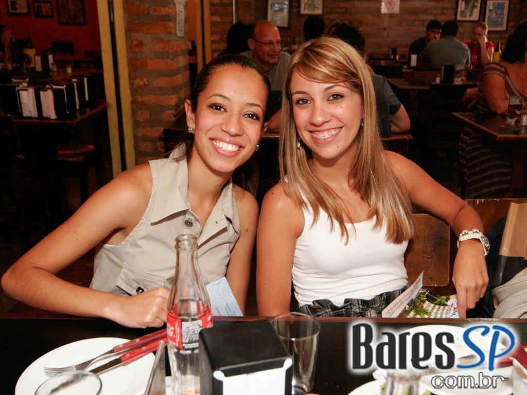 Cerveja gelada e cardápio variado de picanhas e galetos no Bar do Luiz Fernandes Grill - Ação Unisal 2011 Cerveja gelada e cardápio variado de picanhas e galetos no Bar do Luiz Fernandes Grill - Ação Unisal 2011