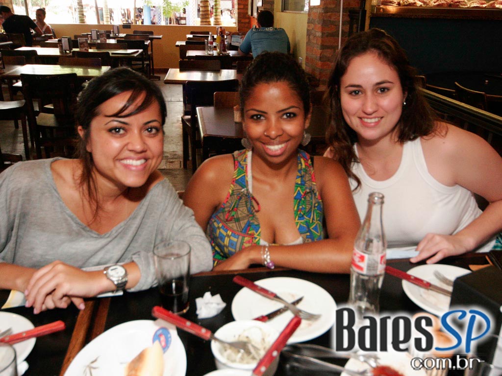 Cerveja gelada e cardápio variado de picanhas e galetos no Bar do Luiz Fernandes Grill - Ação Unisal 2011 Cerveja gelada e cardápio variado de picanhas e galetos no Bar do Luiz Fernandes Grill - Ação Unisal 2011