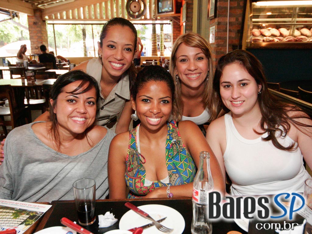 Cerveja gelada e cardápio variado de picanhas e galetos no Bar do Luiz Fernandes Grill - Ação Unisal 2011 Cerveja gelada e cardápio variado de picanhas e galetos no Bar do Luiz Fernandes Grill - Ação Unisal 2011