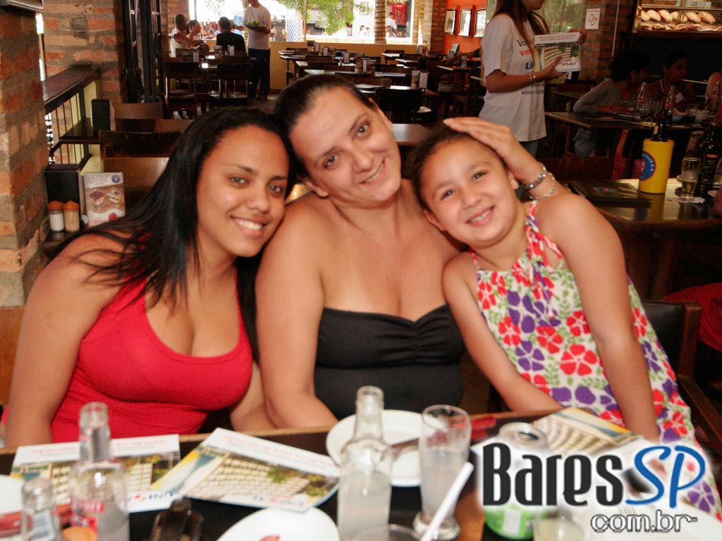 Cerveja gelada e cardápio variado de picanhas e galetos no Bar do Luiz Fernandes Grill - Ação Unisal 2011 Cerveja gelada e cardápio variado de picanhas e galetos no Bar do Luiz Fernandes Grill - Ação Unisal 2011