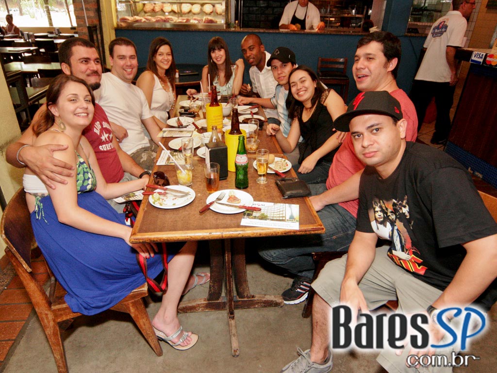 Cerveja gelada e cardápio variado de picanhas e galetos no Bar do Luiz Fernandes Grill - Ação Unisal 2011 Cerveja gelada e cardápio variado de picanhas e galetos no Bar do Luiz Fernandes Grill - Ação Unisal 2011