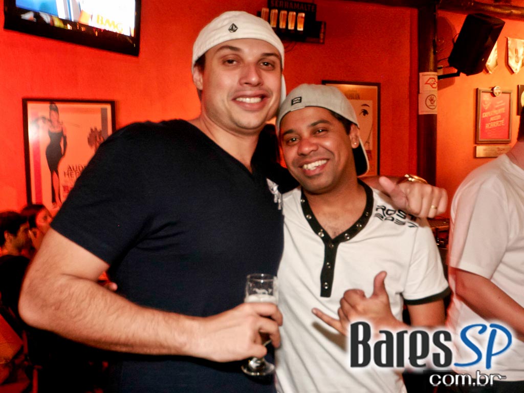 Villa Vintém apresentou uma noite repleta de música com participação da banda DJorges - Ação Unisal 2011 Villa Vintém apresentou uma noite repleta de música com participação da banda DJorges - Ação Unisal 2011