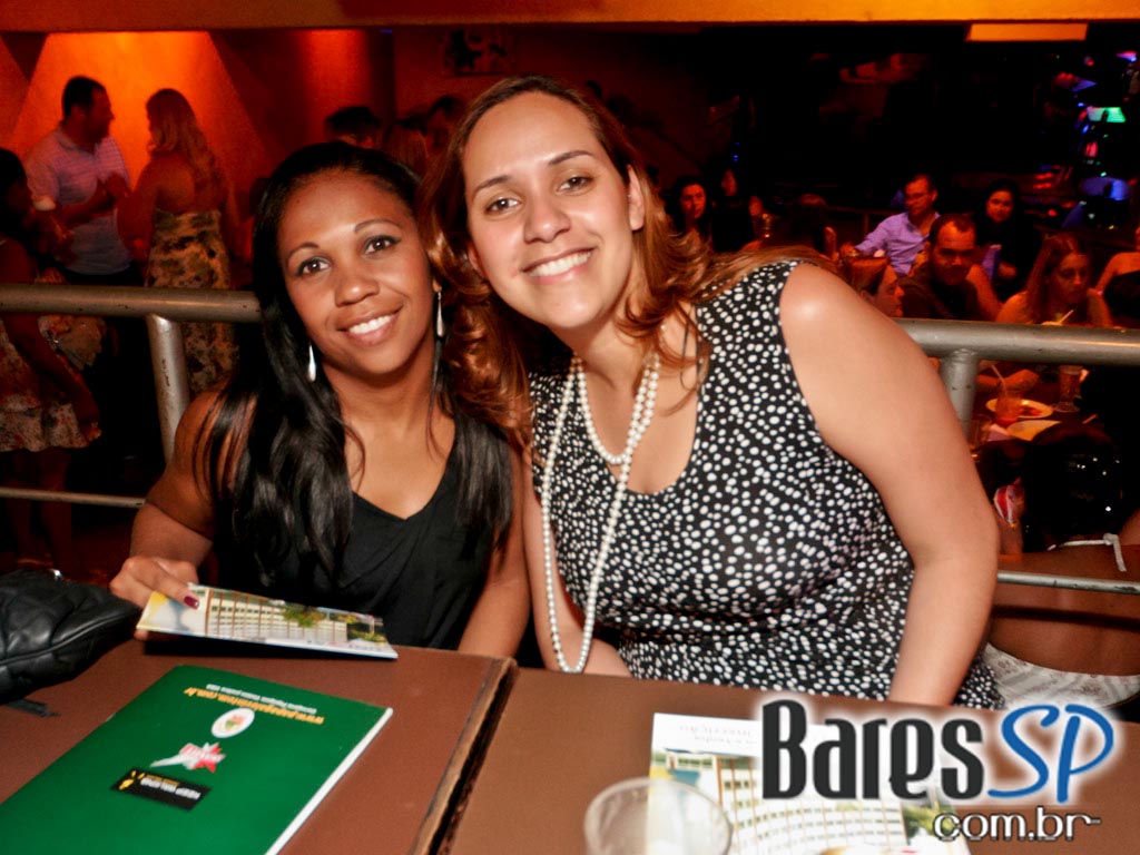 Noite de descontração com participação da banda Planet Vox no Papagaio Vintém - Ação Unisal 2011 Noite de descontração com participação da banda Planet Vox no Papagaio Vintém - Ação Unisal 2011