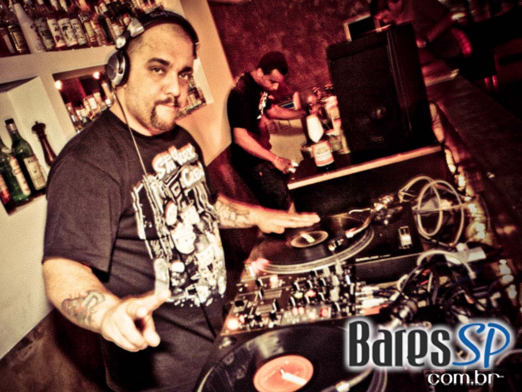 8 Bar recebeu neste sábado o DJ Marcelinho 8 Bar recebeu neste sábado o DJ Marcelinho