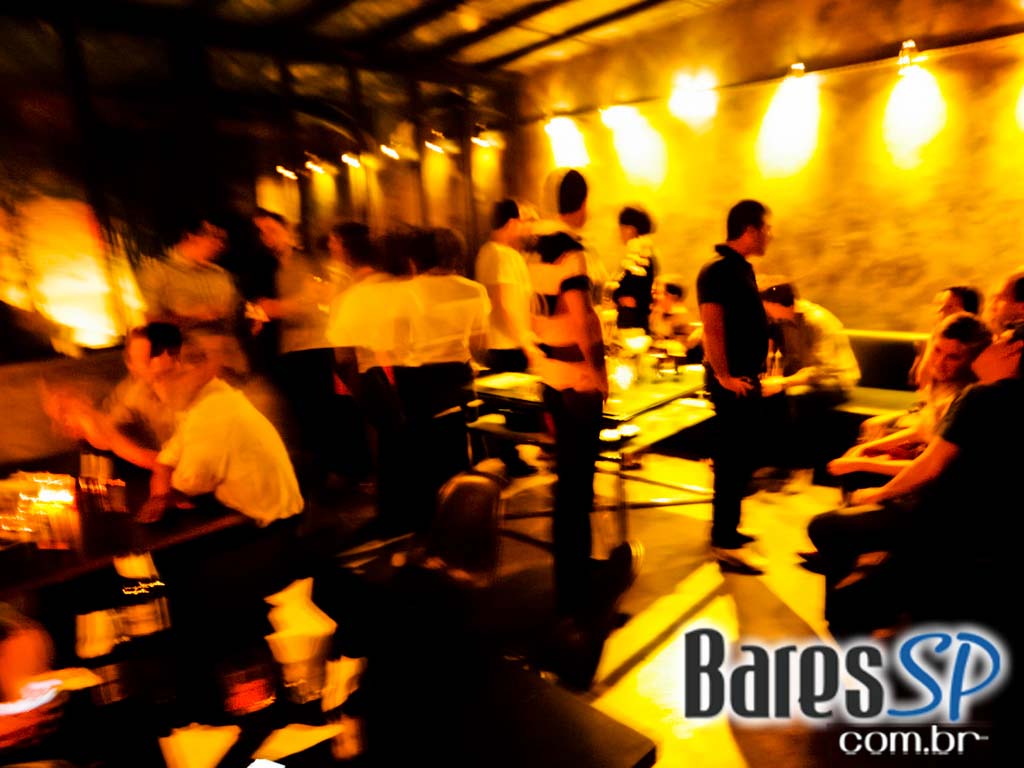 8 Bar recebeu neste sábado o DJ Marcelinho 8 Bar recebeu neste sábado o DJ Marcelinho