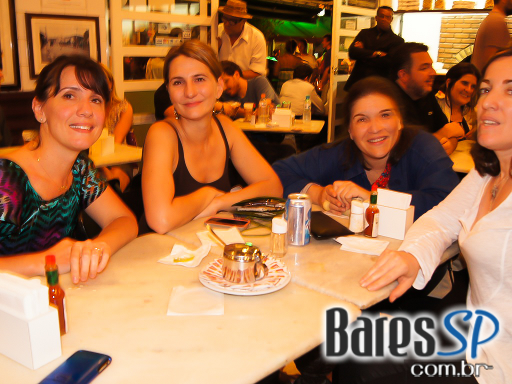 Genésio Pasta e Chopp ofereceu um happy hour descontraído na noite de sexta-feira Genésio Pasta e Chopp ofereceu um happy hour descontraído na noite de sexta-feira