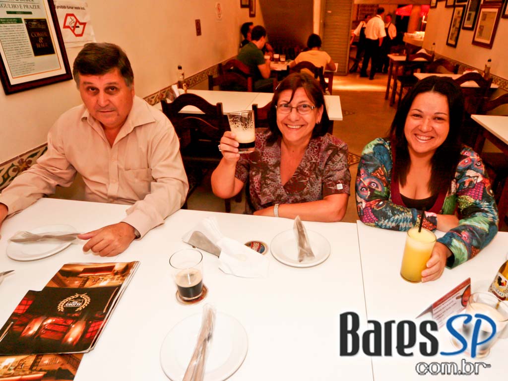 Happy hour descontraído na noite de terça-feira no Elídio Bar Happy hour descontraído na noite de terça-feira no Elídio Bar