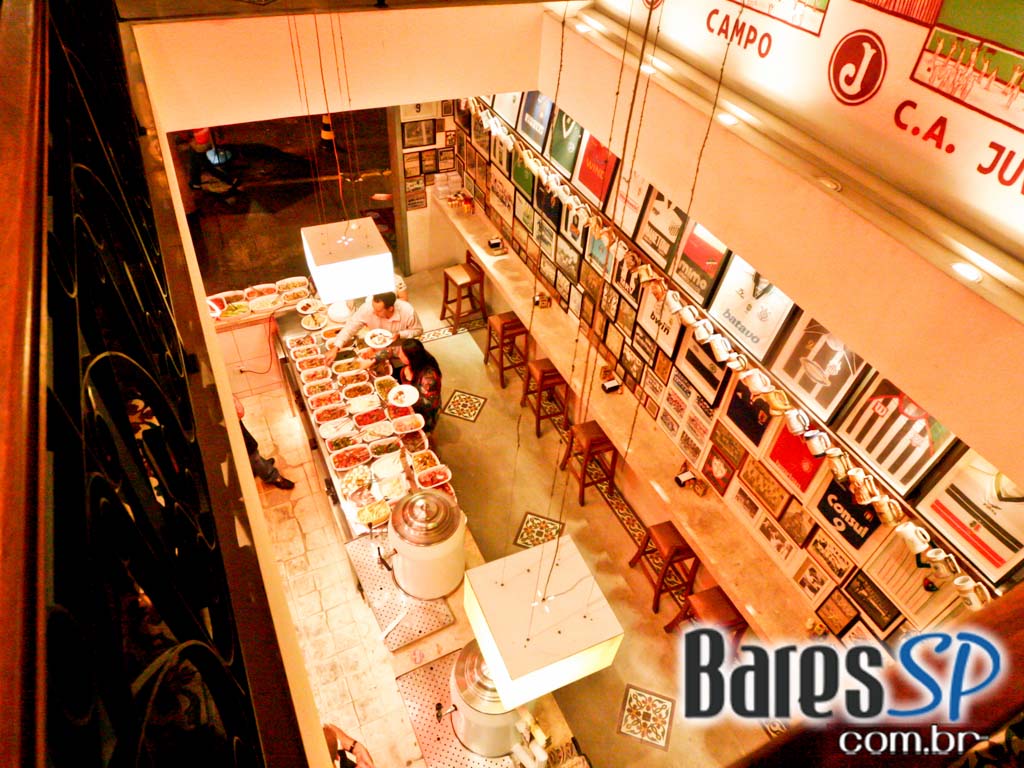 Happy hour descontraído na noite de terça-feira no Elídio Bar Happy hour descontraído na noite de terça-feira no Elídio Bar