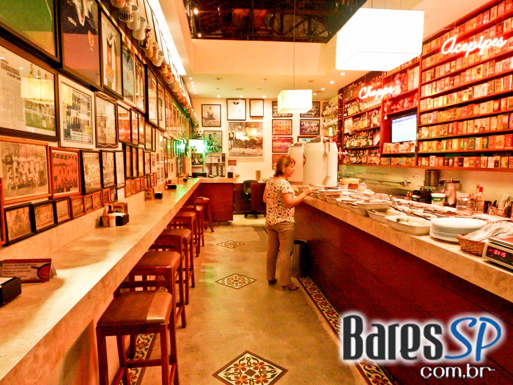 Happy hour descontraído na noite de terça-feira no Elídio Bar Happy hour descontraído na noite de terça-feira no Elídio Bar