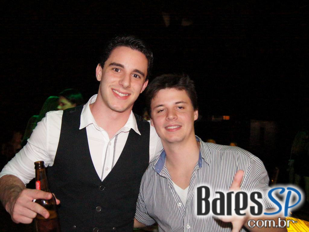 Muito Hip House na sexta do Café De La Musique Muito Hip House na sexta do Café De La Musique