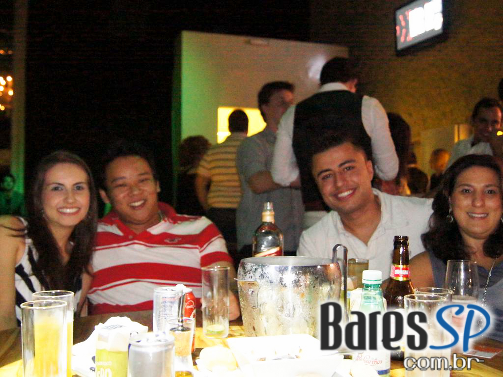 Muito Hip House na sexta do Café De La Musique Muito Hip House na sexta do Café De La Musique