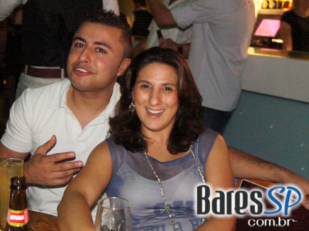 Muito Hip House na sexta do Café De La Musique Muito Hip House na sexta do Café De La Musique