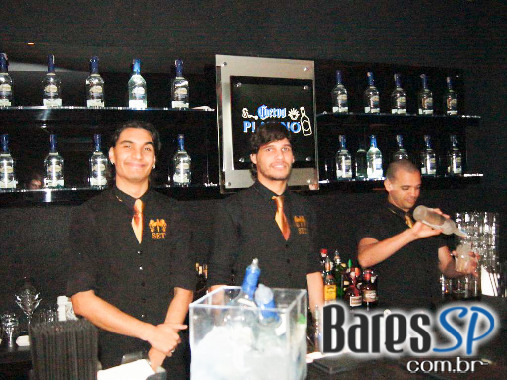 Noite de muita música com atração internacional no Club Set Noite de muita música com atração internacional no Club Set