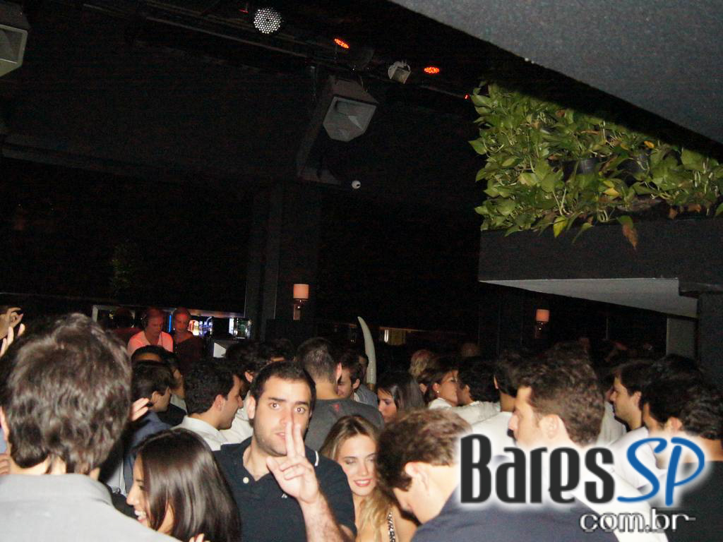 Noite de muita música com atração internacional no Club Set Noite de muita música com atração internacional no Club Set