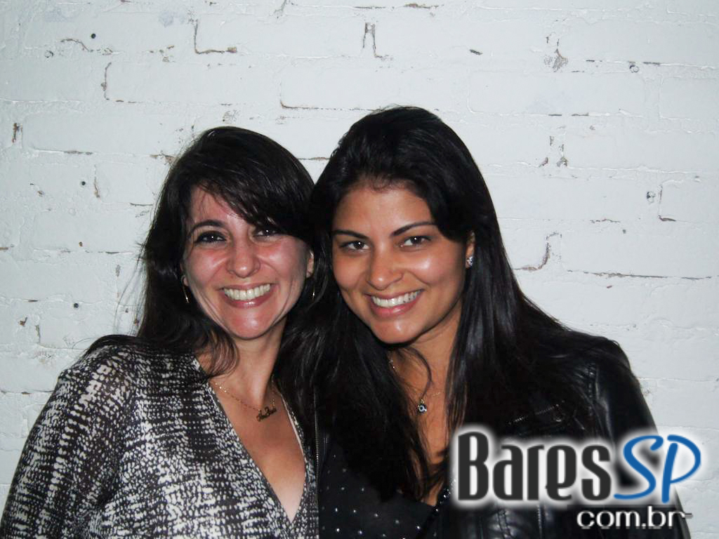 Noite de agito e muita cerveja Duff no B13 na Vila Madalena Noite de agito e muita cerveja Duff no B13 na Vila Madalena