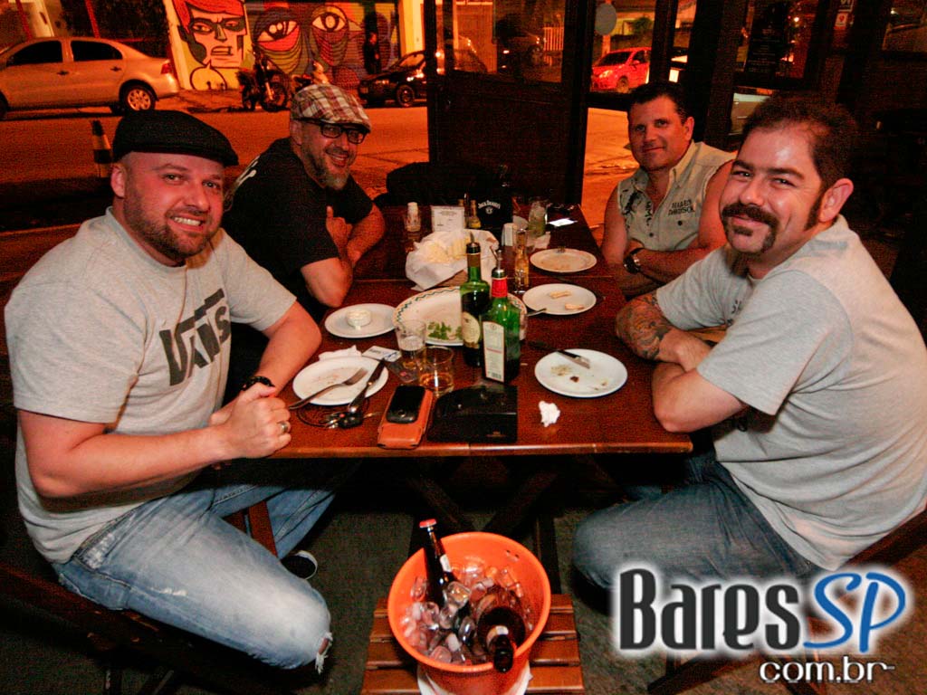 Quarta-feira foi dia de happy hour no Bar do Santa Quarta-feira foi dia de happy hour no Bar do Santa