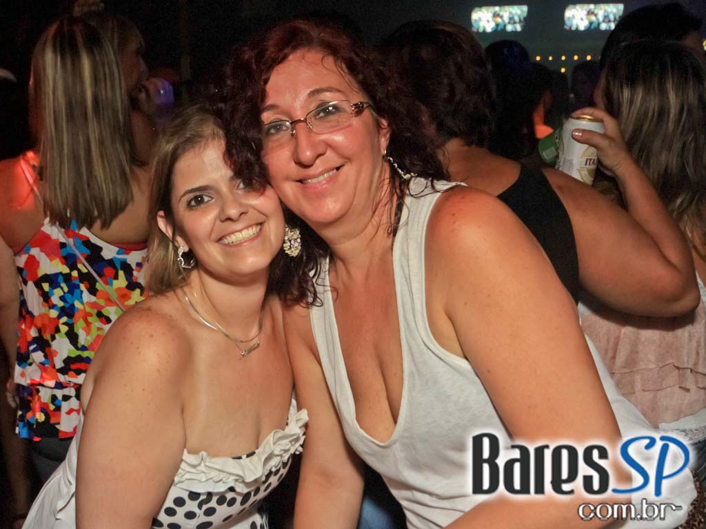 Inauguração do Burgues Bar aconteceu no sábado na Vila Olímpia Inauguração do Burgues Bar aconteceu no sábado na Vila Olímpia