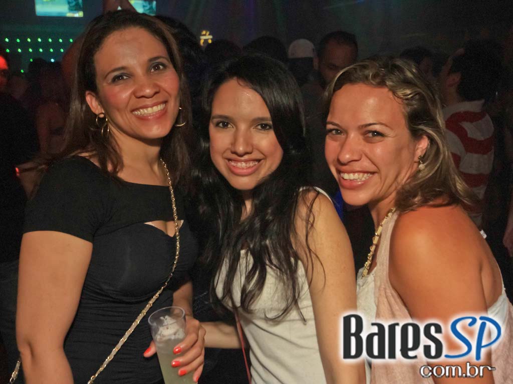 Inauguração do Burgues Bar aconteceu no sábado na Vila Olímpia Inauguração do Burgues Bar aconteceu no sábado na Vila Olímpia