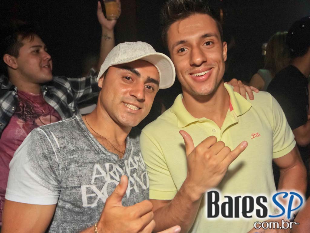 Inauguração do Burgues Bar aconteceu no sábado na Vila Olímpia Inauguração do Burgues Bar aconteceu no sábado na Vila Olímpia