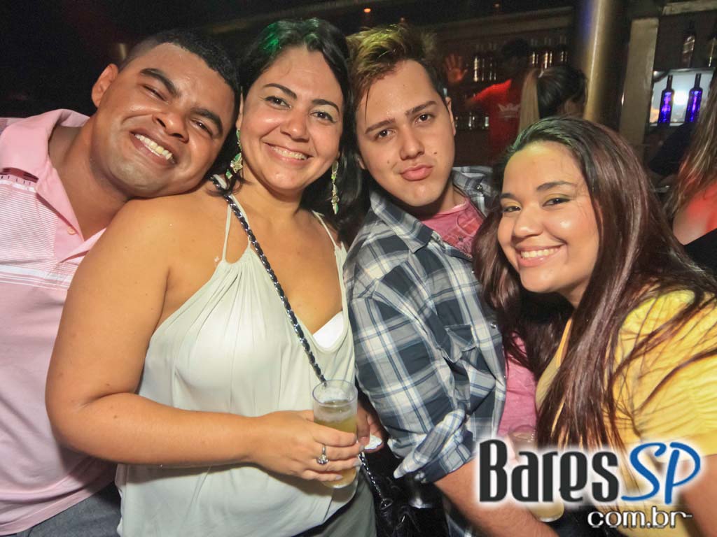 Inauguração do Burgues Bar aconteceu no sábado na Vila Olímpia Inauguração do Burgues Bar aconteceu no sábado na Vila Olímpia