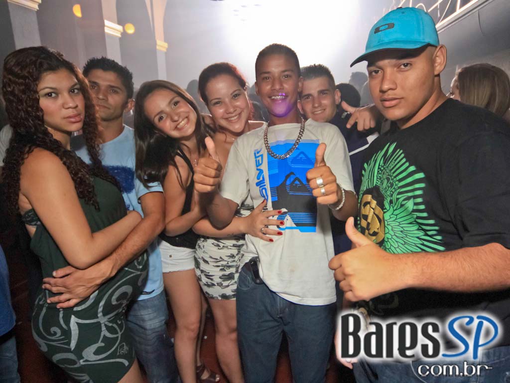 Inauguração do Burgues Bar aconteceu no sábado na Vila Olímpia Inauguração do Burgues Bar aconteceu no sábado na Vila Olímpia