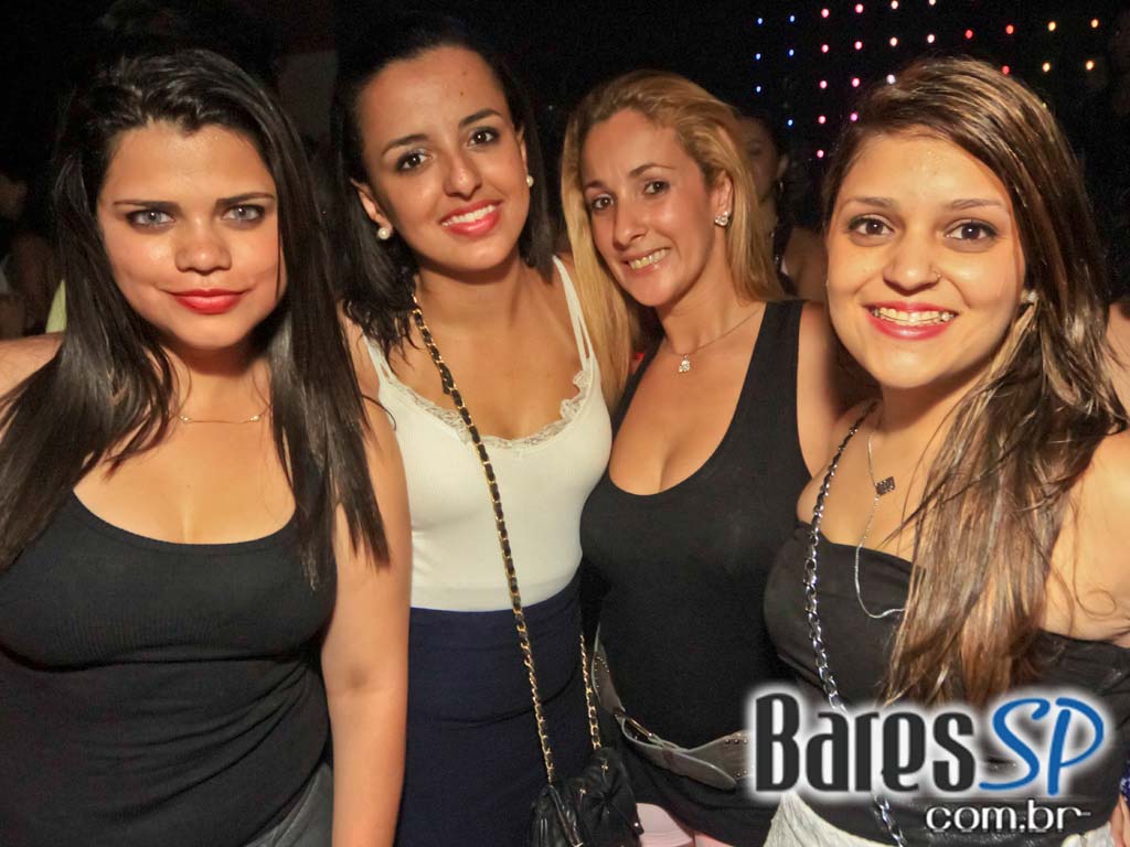 Inauguração do Burgues Bar aconteceu no sábado na Vila Olímpia Inauguração do Burgues Bar aconteceu no sábado na Vila Olímpia