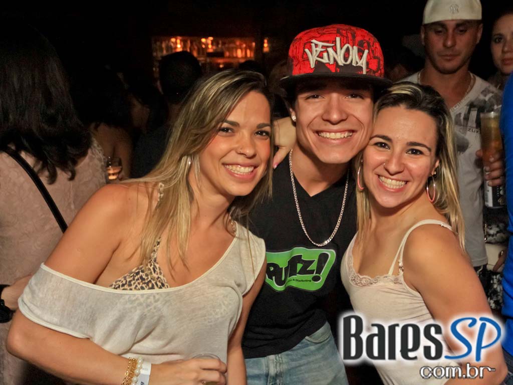 Inauguração do Burgues Bar aconteceu no sábado na Vila Olímpia Inauguração do Burgues Bar aconteceu no sábado na Vila Olímpia