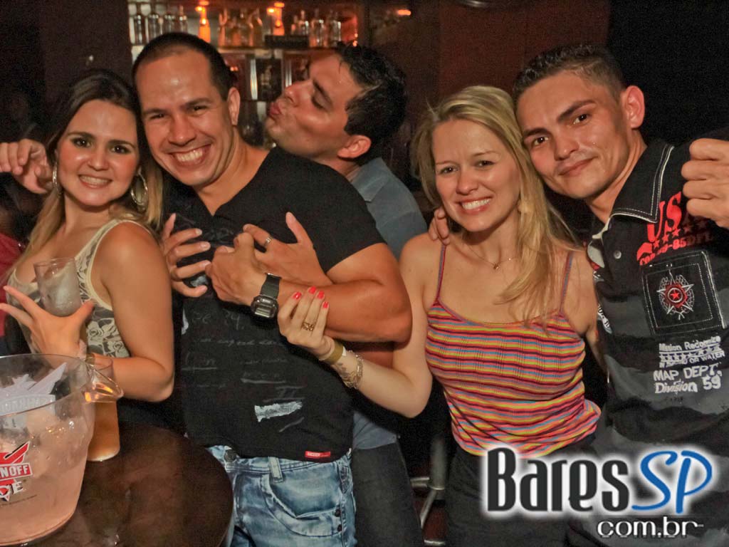 Inauguração do Burgues Bar aconteceu no sábado na Vila Olímpia Inauguração do Burgues Bar aconteceu no sábado na Vila Olímpia