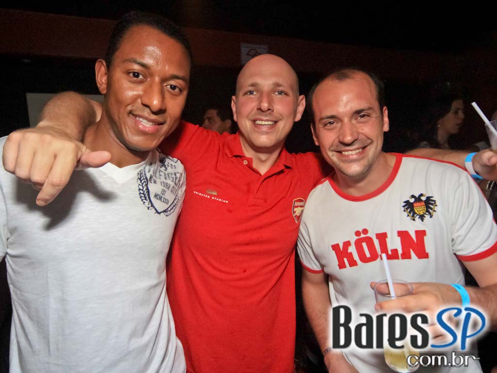 Inauguração do Burgues Bar aconteceu no sábado na Vila Olímpia Inauguração do Burgues Bar aconteceu no sábado na Vila Olímpia