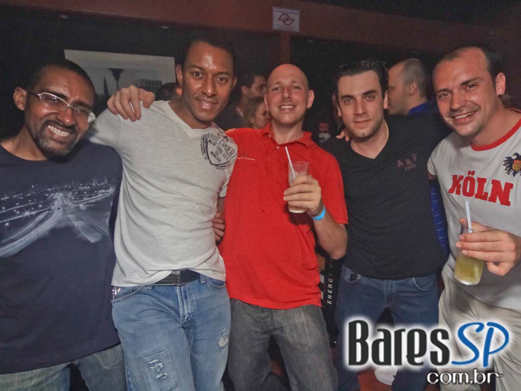 Inauguração do Burgues Bar aconteceu no sábado na Vila Olímpia Inauguração do Burgues Bar aconteceu no sábado na Vila Olímpia