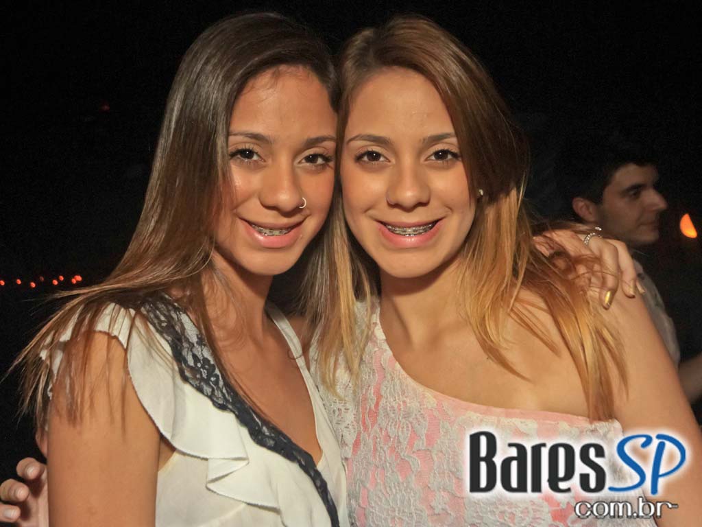 Inauguração do Burgues Bar aconteceu no sábado na Vila Olímpia Inauguração do Burgues Bar aconteceu no sábado na Vila Olímpia