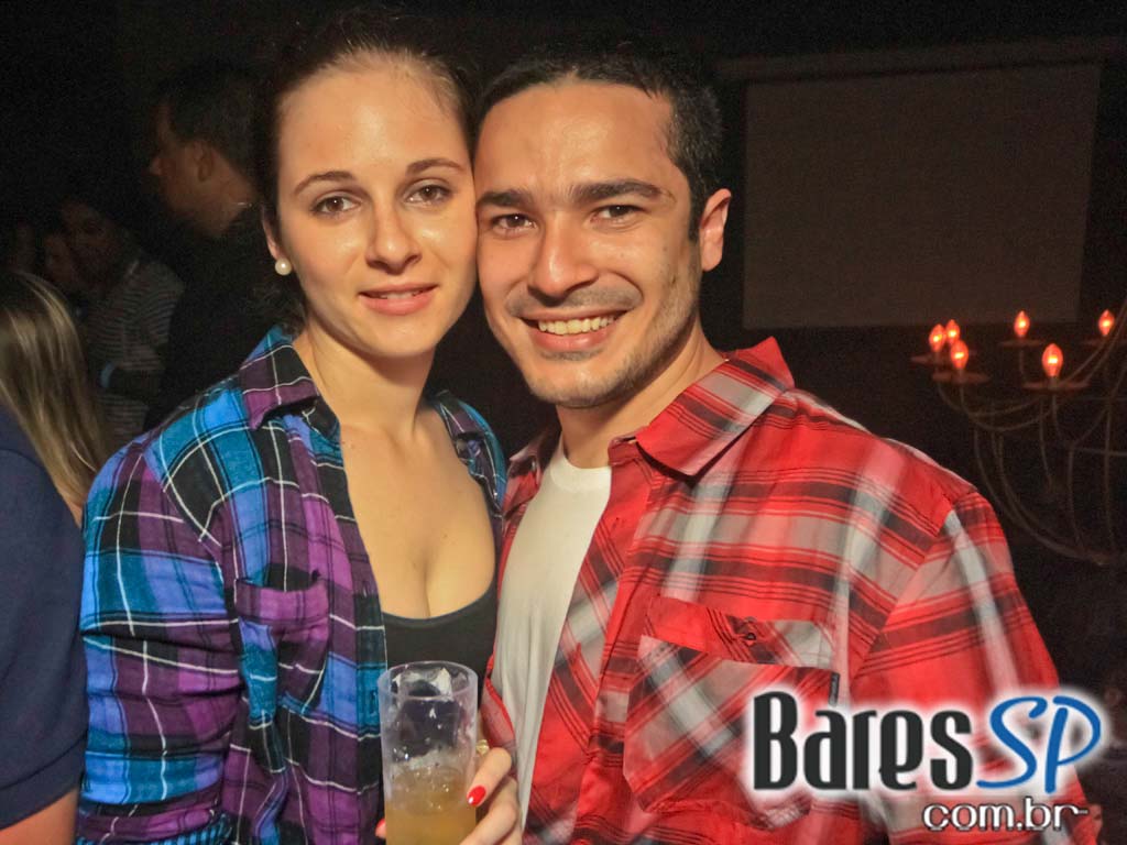 Inauguração do Burgues Bar aconteceu no sábado na Vila Olímpia Inauguração do Burgues Bar aconteceu no sábado na Vila Olímpia