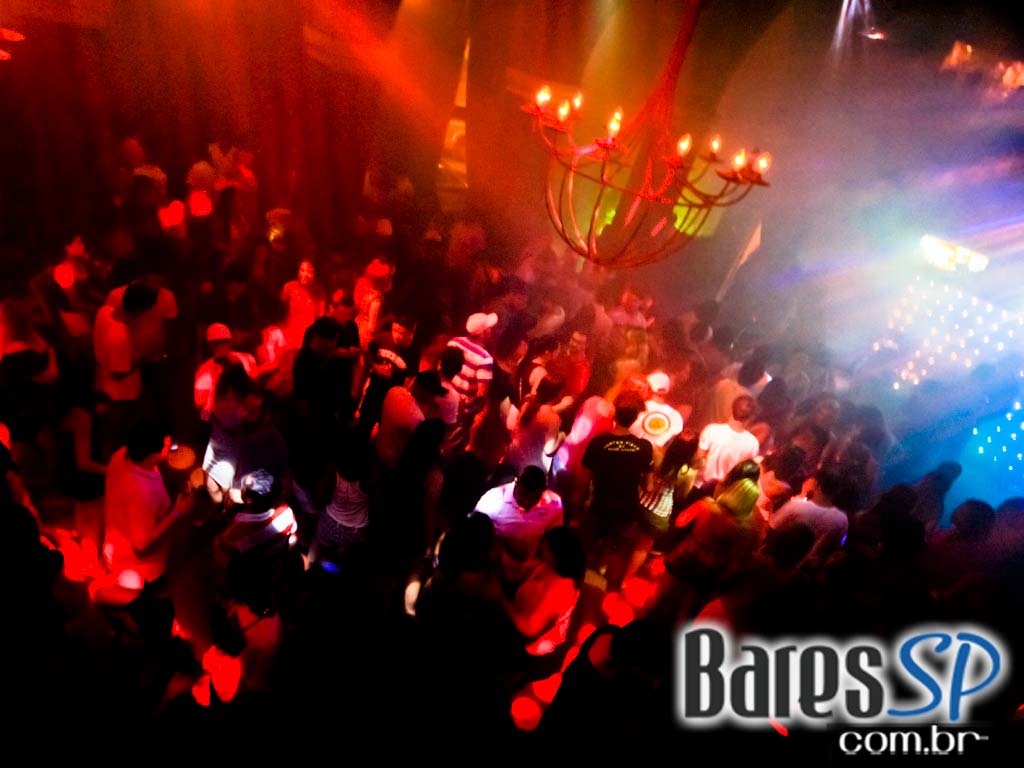 Inauguração do Burgues Bar aconteceu no sábado na Vila Olímpia Inauguração do Burgues Bar aconteceu no sábado na Vila Olímpia