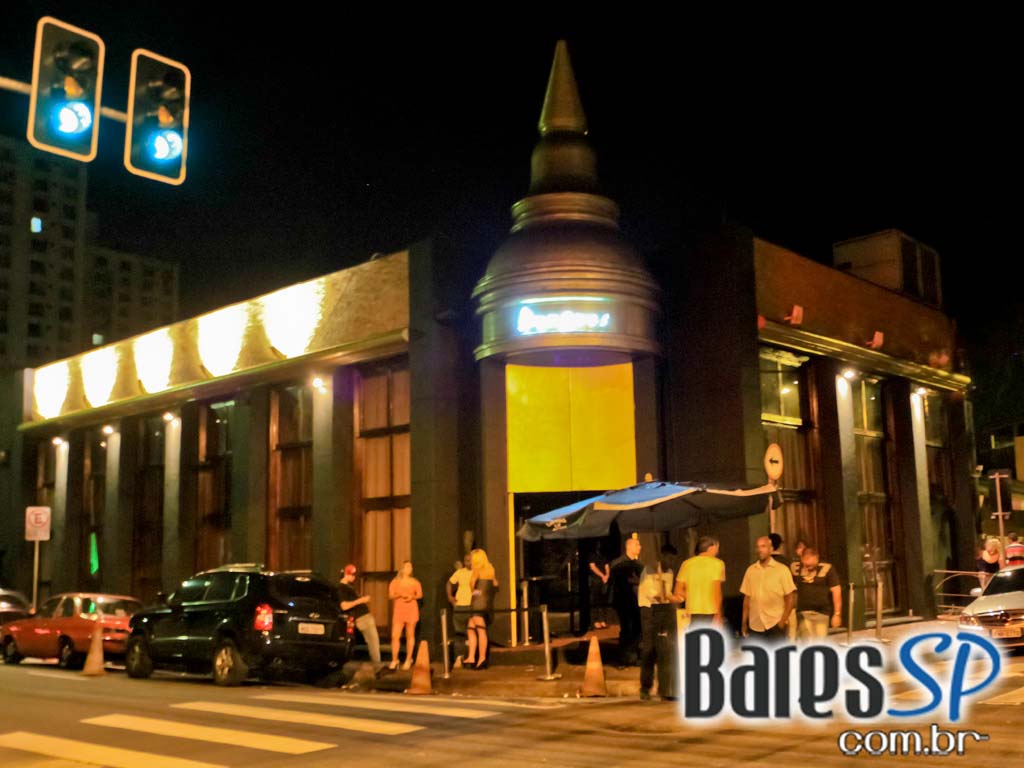 Inauguração do Burgues Bar aconteceu no sábado na Vila Olímpia Inauguração do Burgues Bar aconteceu no sábado na Vila Olímpia