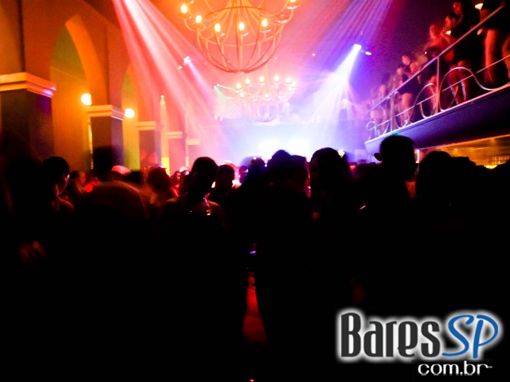 Inauguração do Burgues Bar aconteceu no sábado na Vila Olímpia Inauguração do Burgues Bar aconteceu no sábado na Vila Olímpia