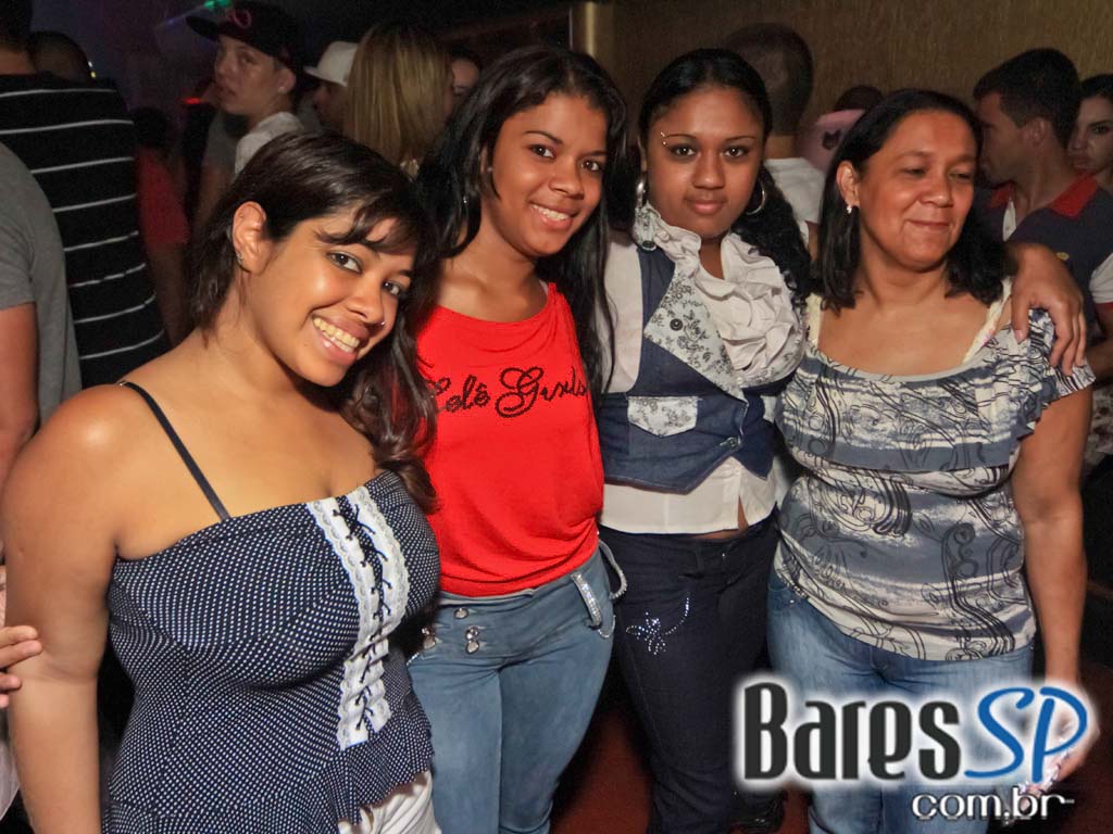 Inauguração do Burgues Bar aconteceu no sábado na Vila Olímpia Inauguração do Burgues Bar aconteceu no sábado na Vila Olímpia