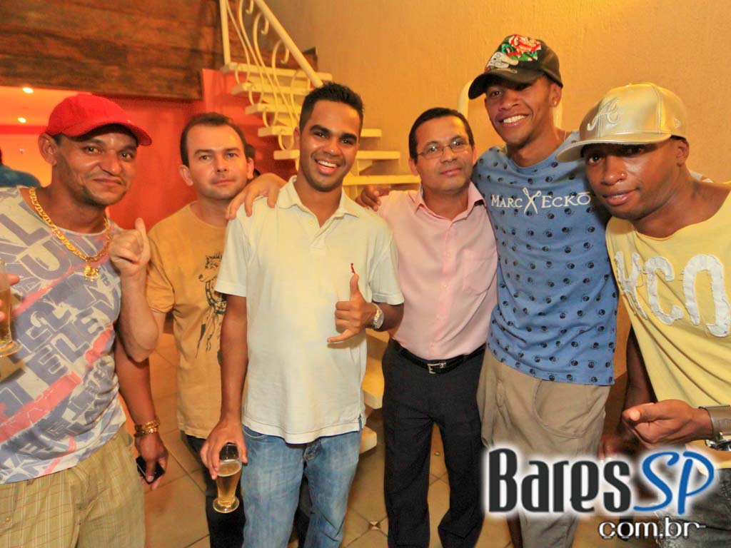 Happy Hour e atrações especiais na sexta-feira do Santa Olívia Happy Hour e atrações especiais na sexta-feira do Santa Olívia