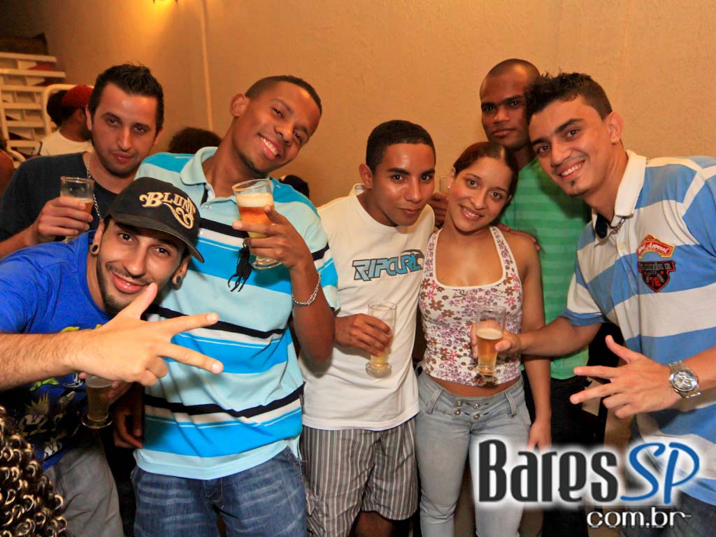 Happy Hour e atrações especiais na sexta-feira do Santa Olívia Happy Hour e atrações especiais na sexta-feira do Santa Olívia