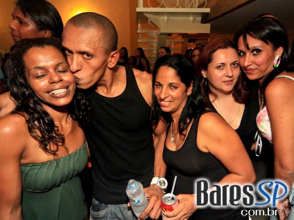 Happy Hour e atrações especiais na sexta-feira do Santa Olívia Happy Hour e atrações especiais na sexta-feira do Santa Olívia