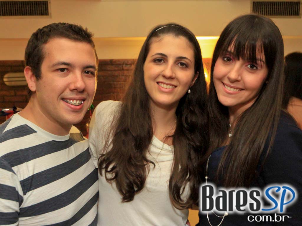 Santa Olivia embalou a noite de sábado com a Festa Comics Santa Olivia embalou a noite de sábado com a Festa Comics