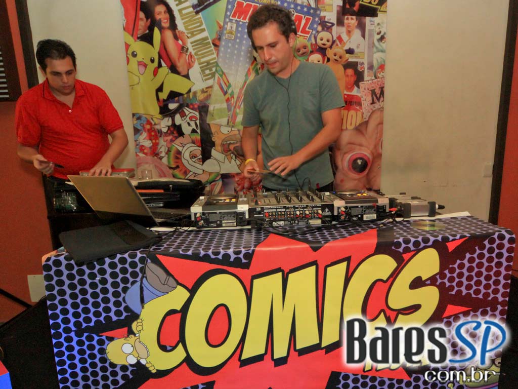 Santa Olivia embalou a noite de sábado com a Festa Comics Santa Olivia embalou a noite de sábado com a Festa Comics