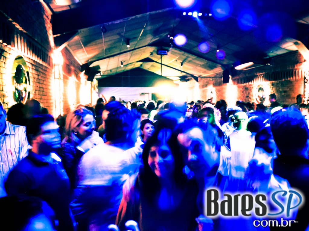 OFFSET a mais nova balada de São Paulo no bairro de Pinheiros OFFSET a mais nova balada de São Paulo no bairro de Pinheiros