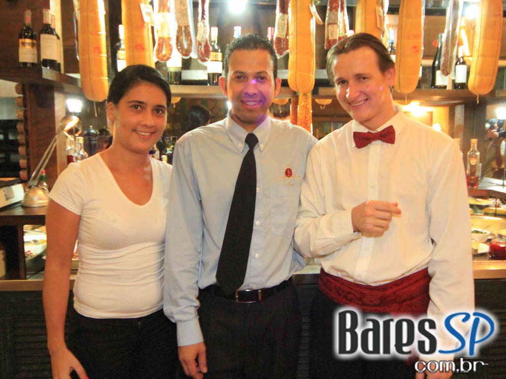 Cardápio variado de petiscos e bebidas no domingo da 1º Cervejaria da Mooca Cardápio variado de petiscos e bebidas no domingo da 1º Cervejaria da Mooca