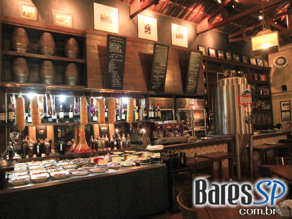 Cardápio variado de petiscos e bebidas no domingo da 1º Cervejaria da Mooca Cardápio variado de petiscos e bebidas no domingo da 1º Cervejaria da Mooca