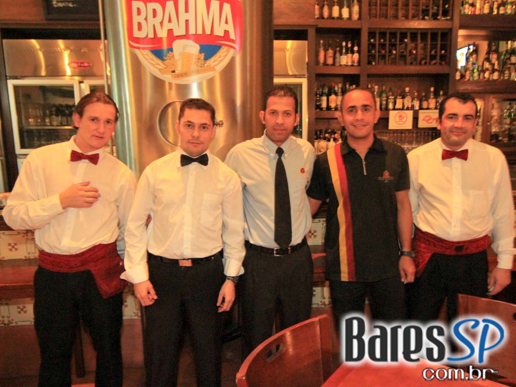 Cardápio variado de petiscos e bebidas no domingo da 1º Cervejaria da Mooca Cardápio variado de petiscos e bebidas no domingo da 1º Cervejaria da Mooca