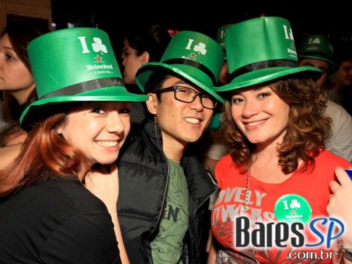Rhino Pub comemora St. Patrick's Day com cerveja Duff